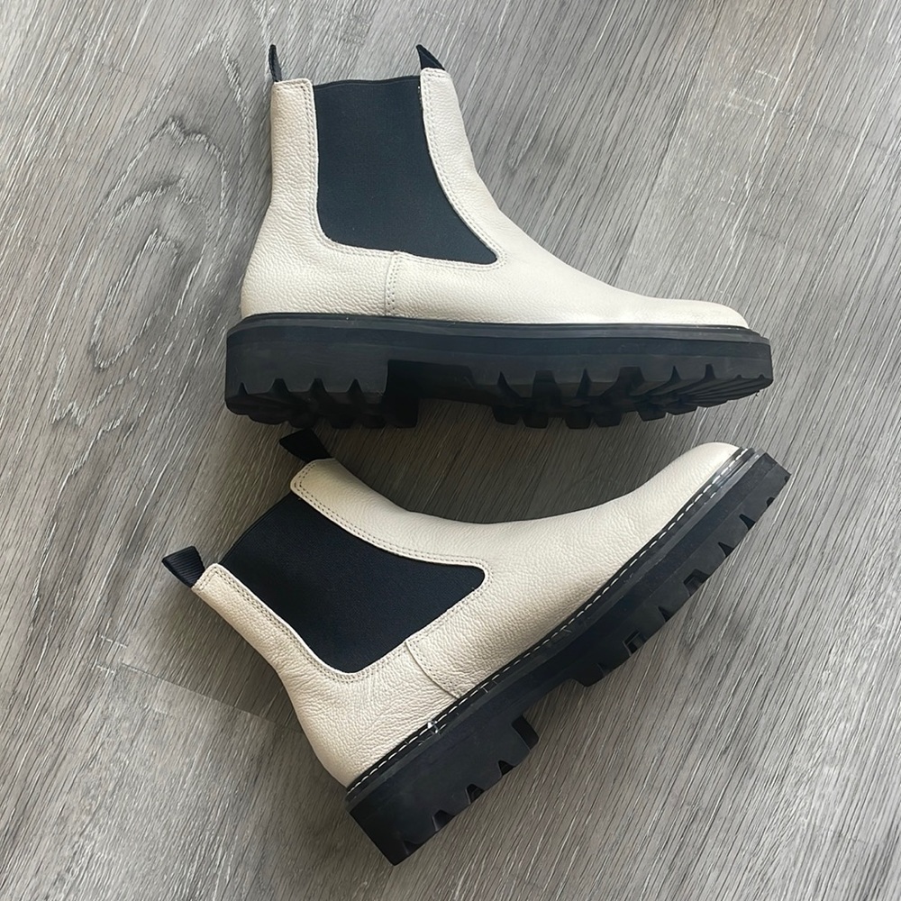 NEVER WORN Dolce Vita Women’s Moana Slip on Chelsea Boots